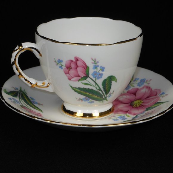 vintage fine bone china tea cup & saucer set. DELPHINE - Picture 3 of 9
